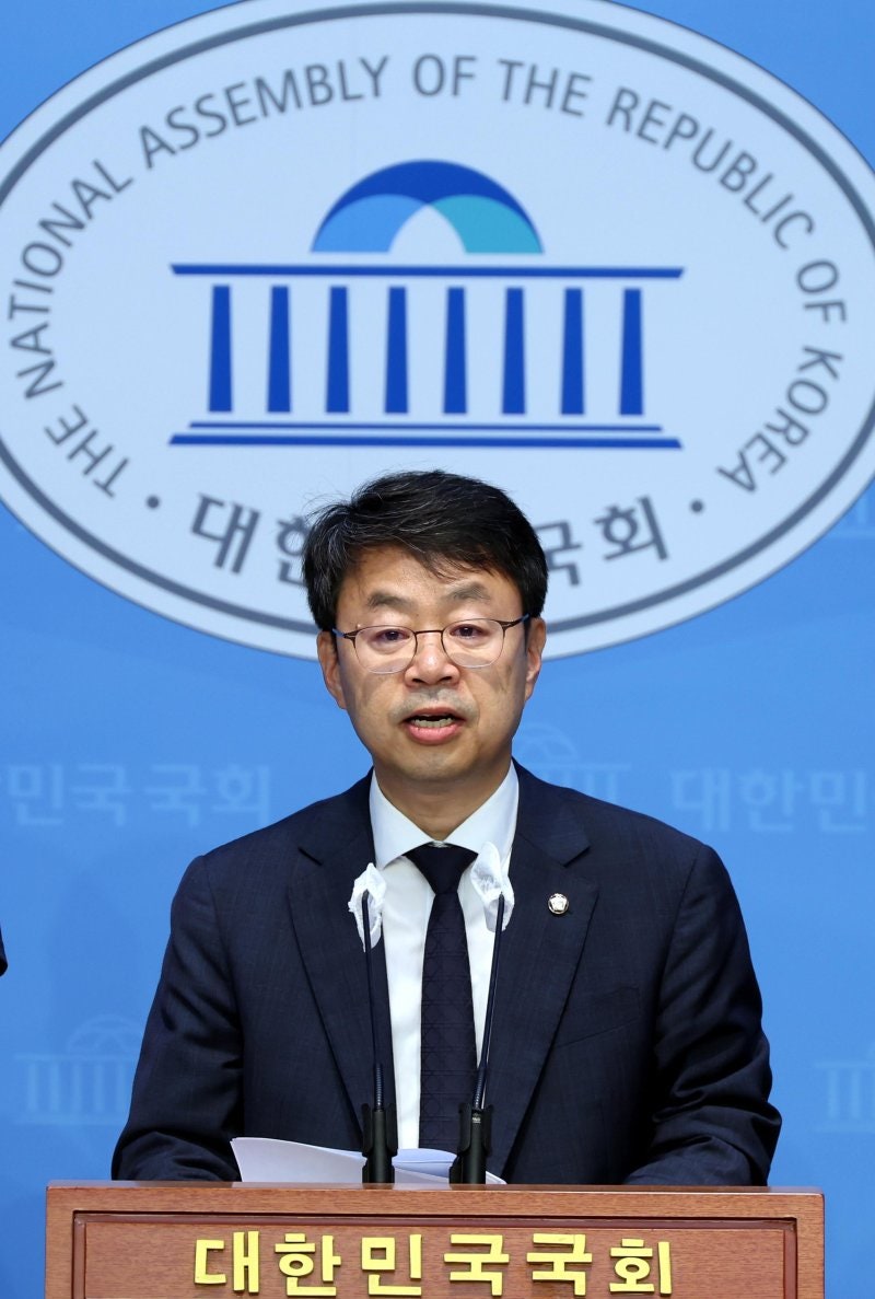 <b>박홍배</b> '<b>경찰</b>에 밀려 부상' 주장에…<b>경찰</b> "그런 적 없다"