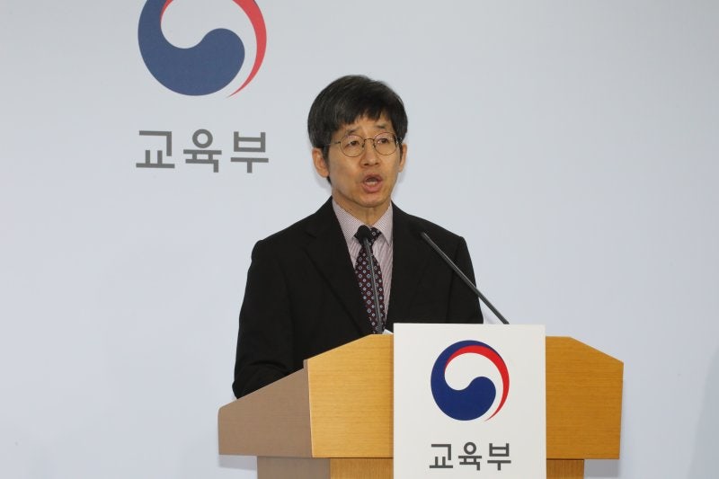 수능 출제위원장 "<b>킬러문항 배제</b>...공교육 수준 맞춰 출제"