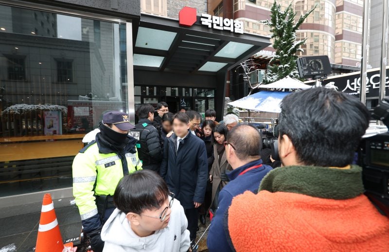 檢, '명태균 공천개입' <b>국민의힘</b> 당사 압수수색