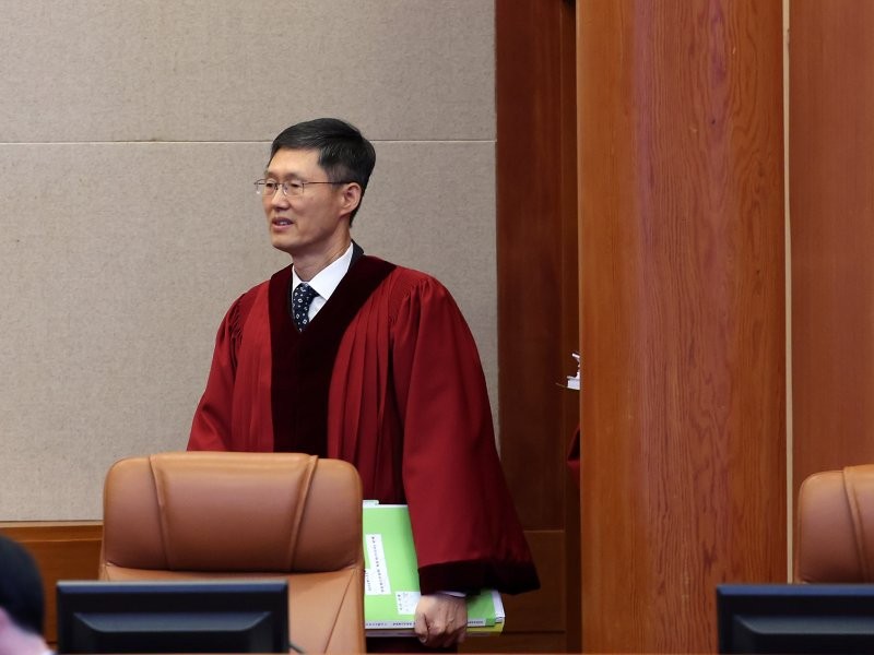 "생각해 보겠다" 계엄 선포와 포고령 위헌성 논란에 헌재소장 <b>권한대행</b>