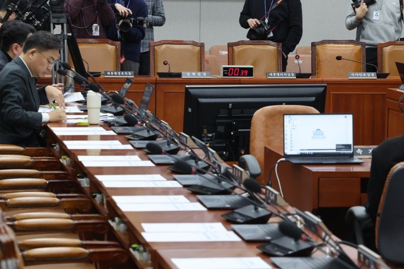 국회 운영위, 정진석 등 <b>불출석 증인</b> 22명 고발