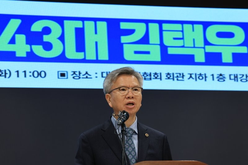 취임식 첫 일성 "당·정, 사태해결 구체적 계획 없다" 강경노선 나선 의...