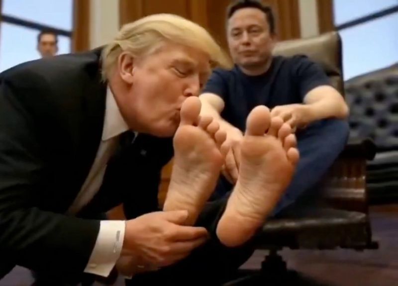 도널드 트럼프(왼쪽) 미국 대통령이 일론 머스크 테슬라 최고경영자의 발에 입을 맞추고 있는 모습으로 가짜 영상이다. 출처=엑스