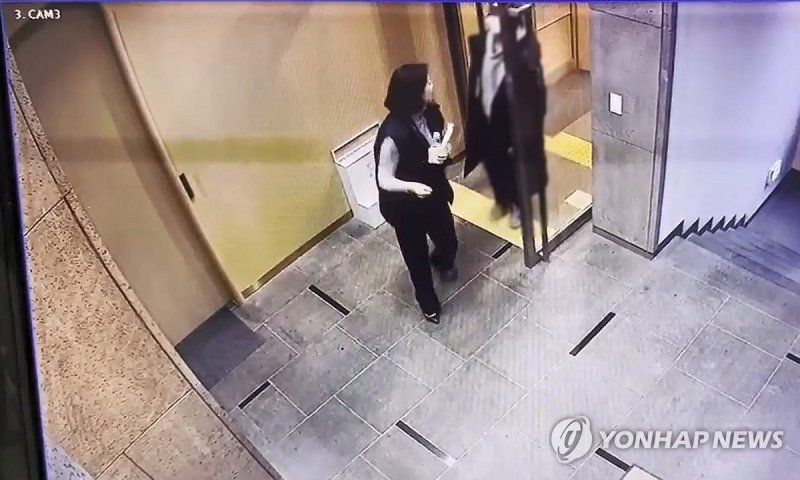 Bae Hyun -Jin，Bae Hyun -Jin的成員，CCTV屏幕顯示了一個被Gohan襲擊的場景，去年1月25日，Sinsa -dong -dong -dong -dong -dong，Gangnam -Gu。