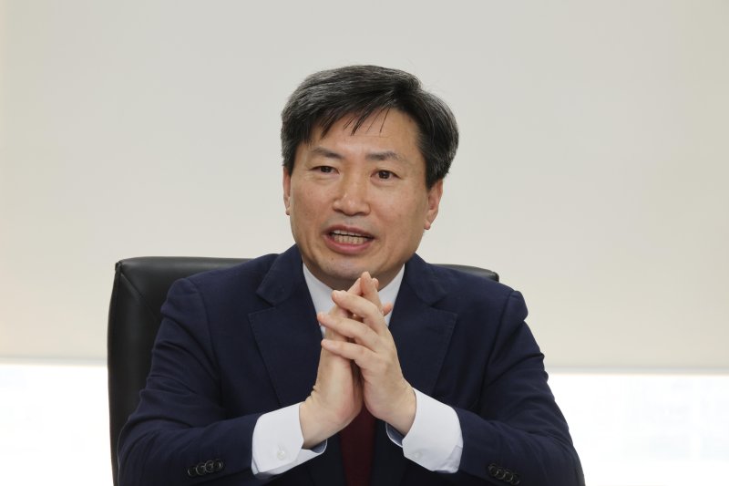 首爾中央地方法院敬業的法官Lee Jong -Woo說，他是上個月28日在辦公室的敬業法官。圖片=記者公園bum -Jun