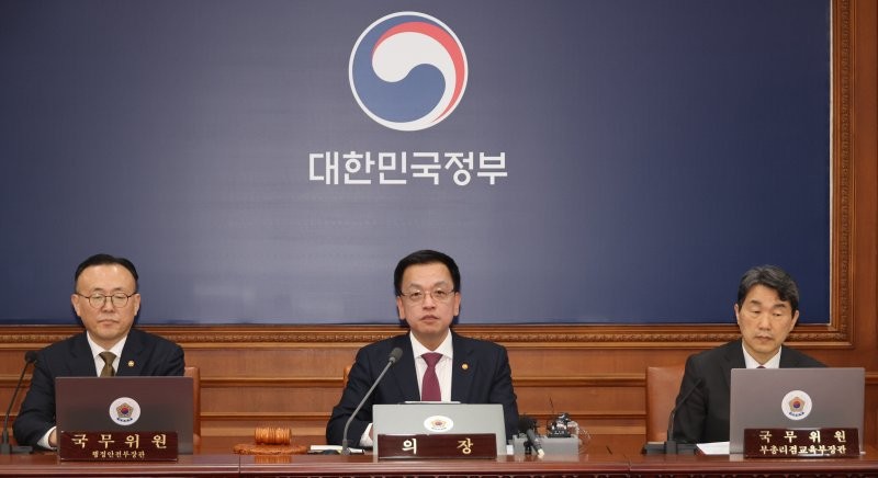 <b>최상목 권한대행</b> "생존 위해 통합 절실"… 野에 국정협의회 복귀 요구