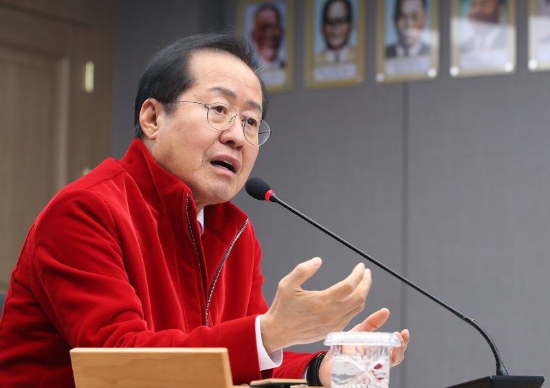 <b>유정복</b> 추진 <b>개헌안 반대</b> 洪 시장, 때 되면 밝힐 것