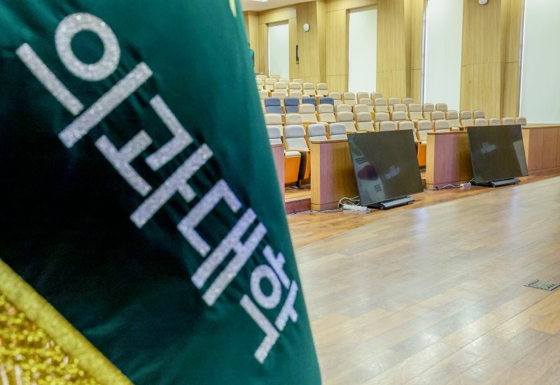 “<b>의대</b>생 <b>미복귀</b>시 <b>제적</b>”…연대 이어 서울·<b>고려대</b>도 '최후통첩'
