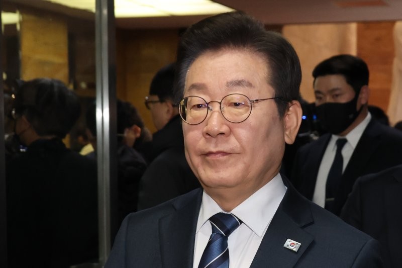 <b>이재명</b> "<b>尹</b> 신속한 파면 선고 요청...하루 빨리 국정 혼란 끝내야"