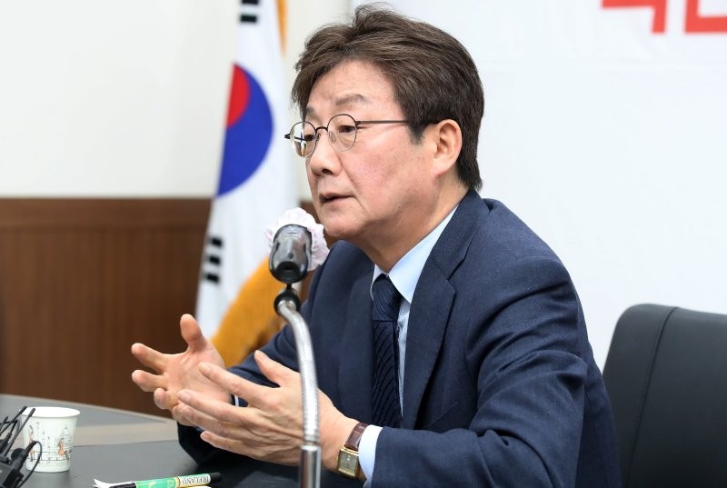 유승민 "<b>이재명</b>, 2심서 피선거권 박탈되면 대선 출마할 자격 없다"