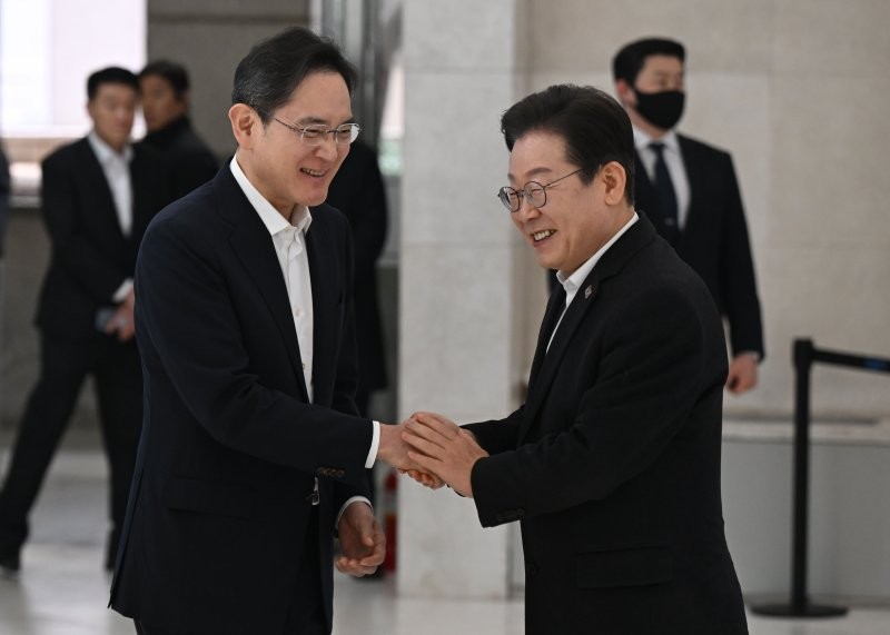 <b>이재명</b> 대표, <b>이재용</b> 회장에게 "삼성이 잘돼야 투자자도 잘 돼"