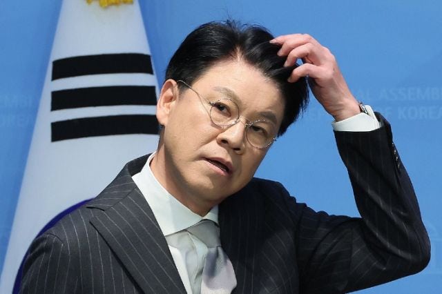 [속보] <b>장제원</b> 전 의원, 서울 강동구서 숨진 채 발견
