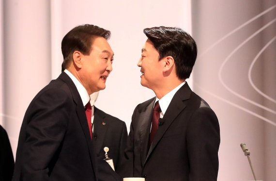 <b>안철수</b> "국힘 후보들, 시체가 된 당을 난도질하고 소금 뿌려"