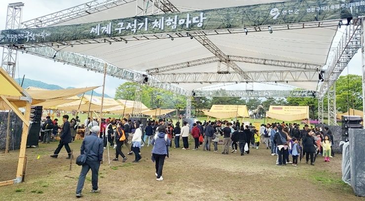 4일 오후 경기 연천군 전곡리에서 '제32회 연천 구석기 축제'가 열리고 있다.사진=김경수 기자