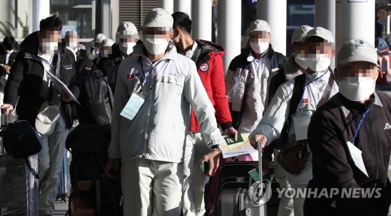 한국에 입국하는 베트남 노동자들 /사진=연합뉴스