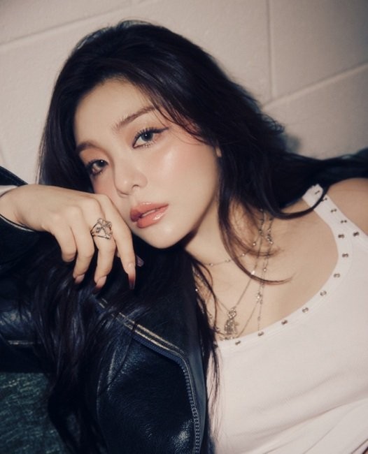 <b>에일리</b>, 남편 <b>최시훈</b> 관련 루머에 '<b>법적 대응</b>'