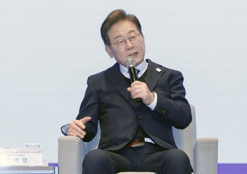 이재명 더불어민주당 대선후보가 8일 서울 중구 대한상공회의소에서 열린 대선후보 초청 경제5단체장 간담회에서 발언하고 있다./사진=뉴시스