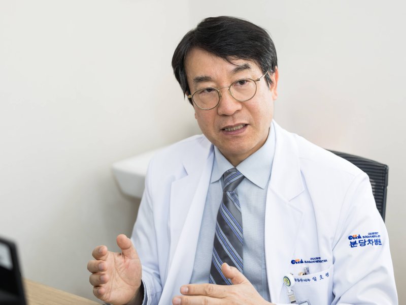 임호영 분당차병원 혈액종양내과 교수가 간암 치료법에 대해 설명하고 있다.분당차병원 제공