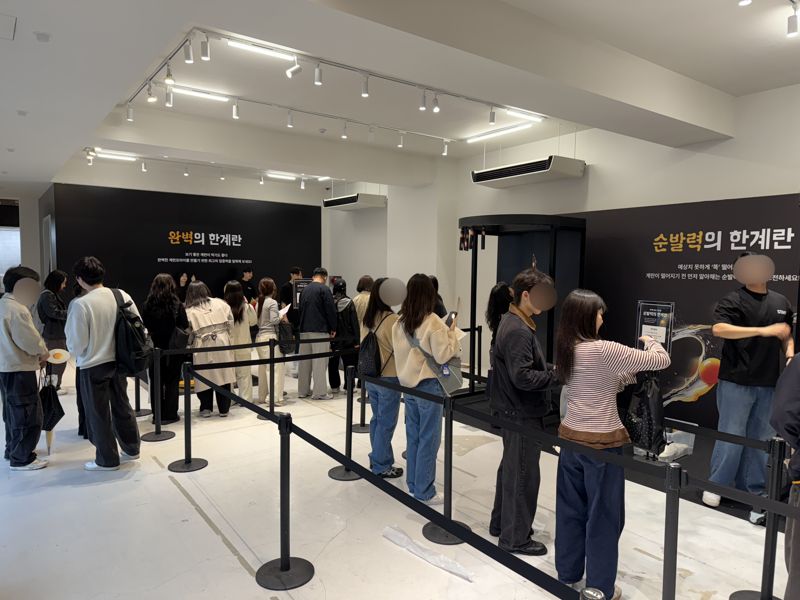 지난 9일 서울 성동구 성수동 '배민프라이데이' 팝업 행사장안에 참가자들이 게임을 하기 위해 줄을 서고 있다.사진=주원규 기자
