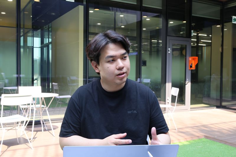 이세영 뤼튼 테크놀로지스 대표가 파이낸셜뉴스와의 인터뷰에서 AI사업 전략에 대해 말하고 있다.이 대표는 "1인 1 AI 시대를 열겠다"고 공언했다.뤼튼 제공