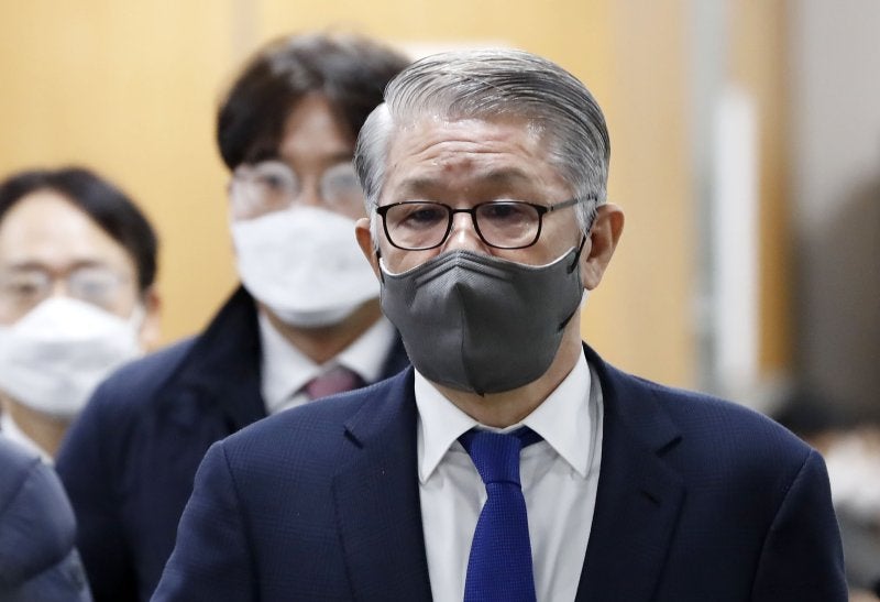 '회삿돈 횡령·<b>배임</b>' <b>최신원</b> 전 회장, 대법서 <b>징역</b> 2년 6개월 확정
