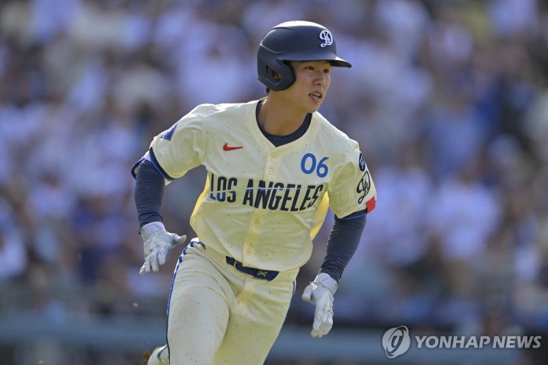 <b>김혜성</b>, 역대급 신기록 다음 날 벤치행…"이게 맞아?" <b>다저스 플래툰</b> 시...
