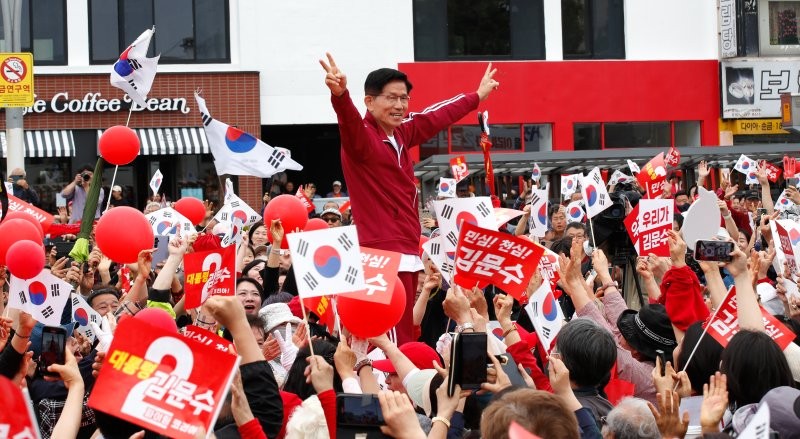 <b>이재명 대법원</b> 사전소통 <b>논란</b>에 김문수 "<b>대법원</b>도 대장동처럼 될 것"