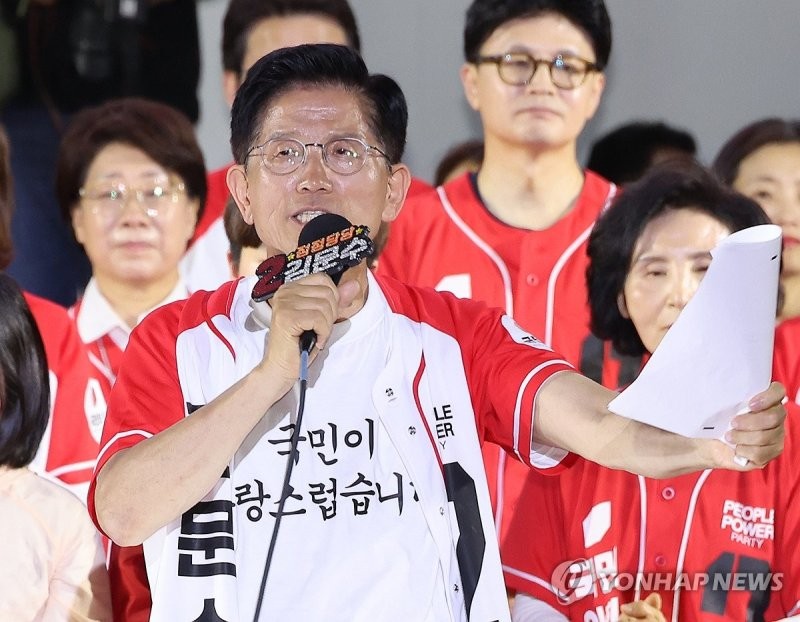 <b>김문수</b>, <b>투표 독려</b>…"괴물 총통 독재 막을 마지막 기회"