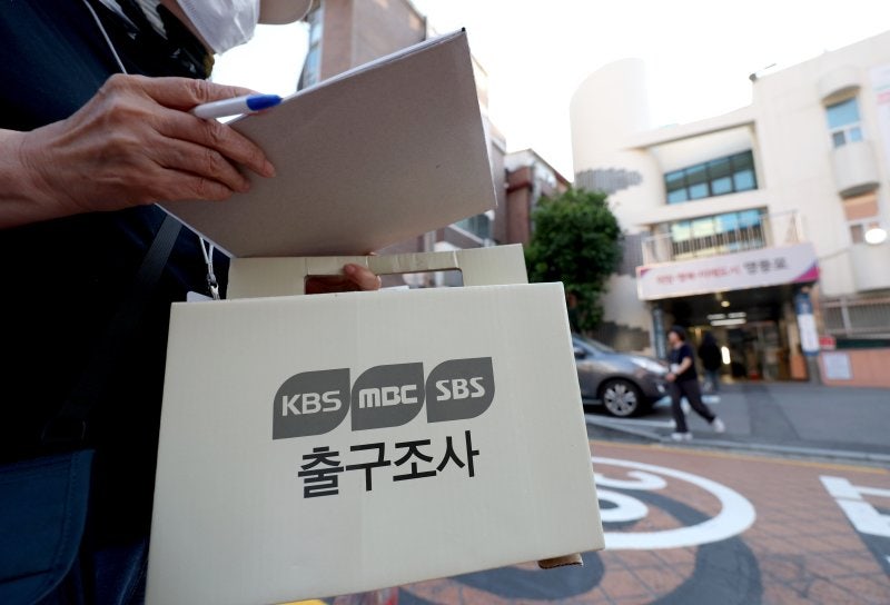 [속보] <b>출구조사</b> 이재명 과반 득표 51.7%…김문수 39.3%