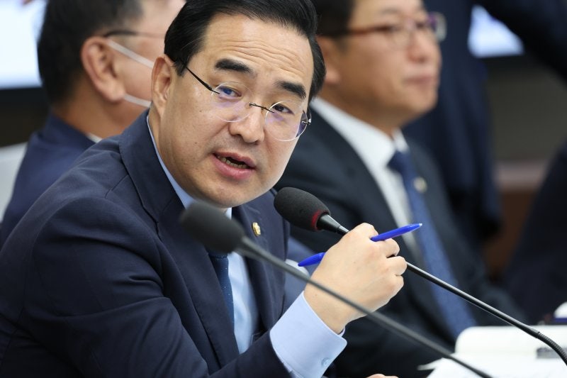 민주당서 고개 드는 <b>국민의힘</b> '정당 <b>해산론</b>'