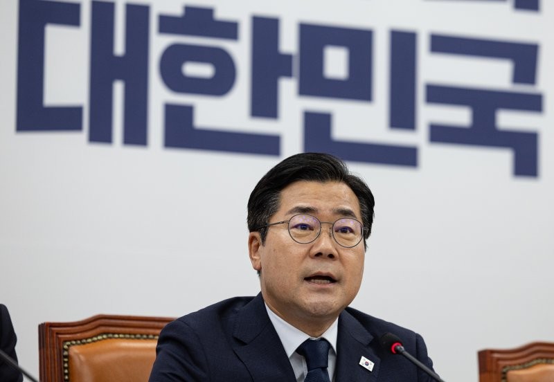 <b>박찬대</b> "1기 원내<b>대표</b>단 유종의 미…<b>당 대표 출마 고민</b> 중"