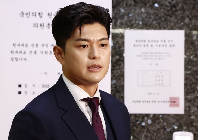 <b>김용태</b> “<b>개혁안</b> 당원조사시 <b>사퇴</b>..대여투쟁보다 중요”