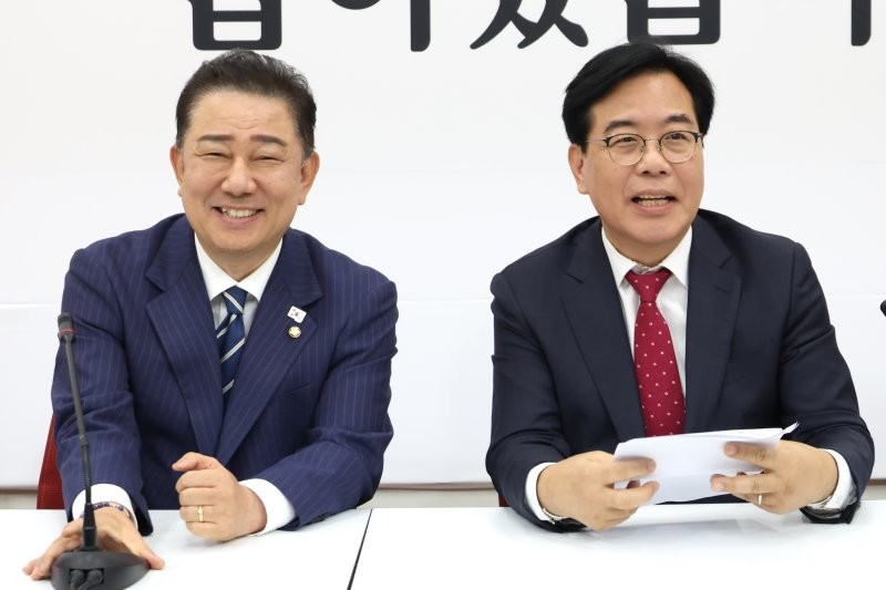 與野 원내대표, 정례<b>회동</b>으로 협치 물꼬는 텄지만..19일 본회의 '분수령...