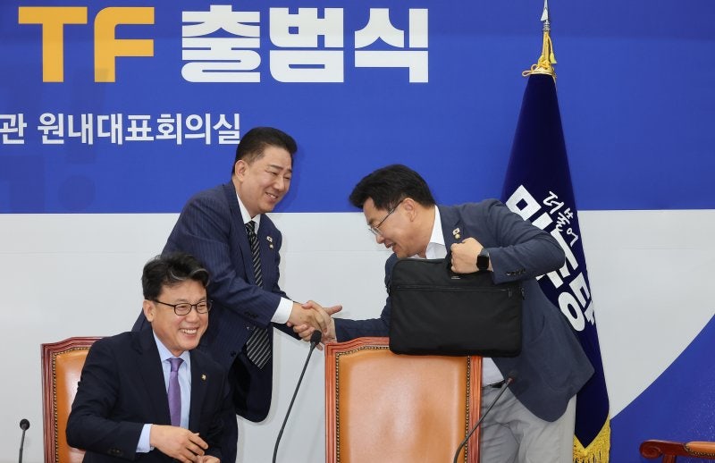 민주당, 물가대책 TF 출범…<b>김병기</b> "물가 안정, 특단 대책 필요"