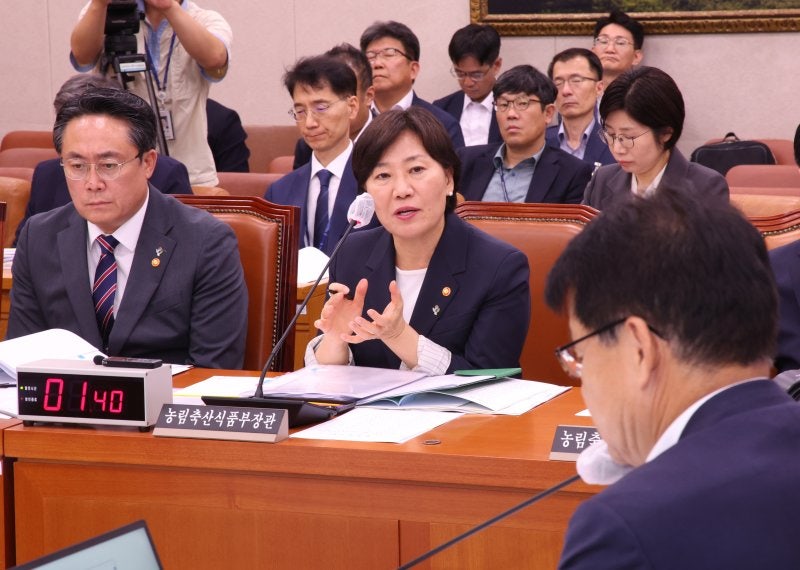 <b>송미령 장관</b> 양곡법→‘농망법’ 표현 사과했다