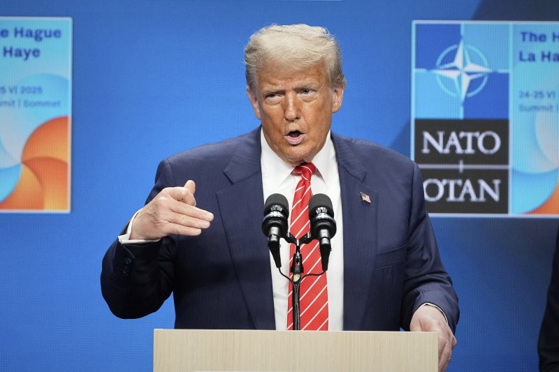 <b>트럼프</b>, '<b>이란 핵시설</b> 제한적 파괴' 보도에 "CNN 기자, 개처럼 쫓겨나야...