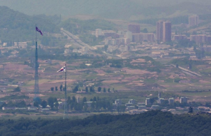 합참 "어젯밤 <b>군사분계선</b> 넘은 북한 인원 1명 신병 확보"
