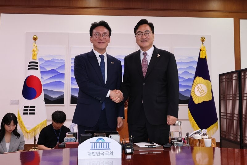 우원식 만난 <b>김민석</b> <b>총리</b> "국회, 민주주의 맏형처럼 존중"
