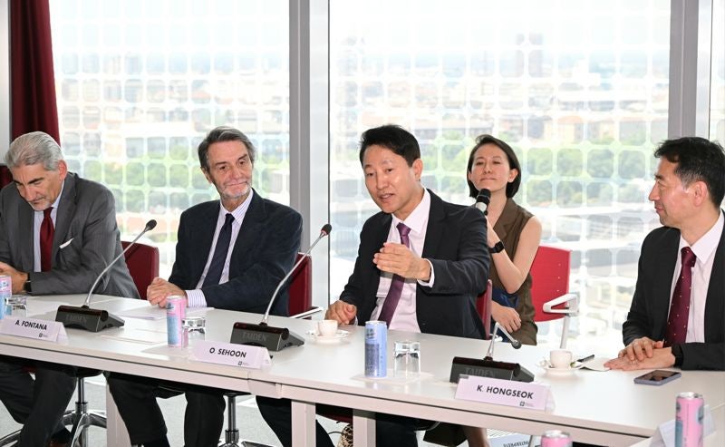 <b>K</b>-<b>패션</b>, 밀라노와 손잡고 '훨훨'