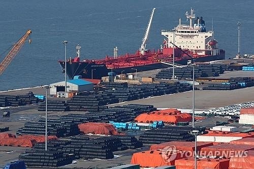 [단독] "50% <b>관세</b>에도"...6월 대미 철강 수출 비중 1년來 최고치