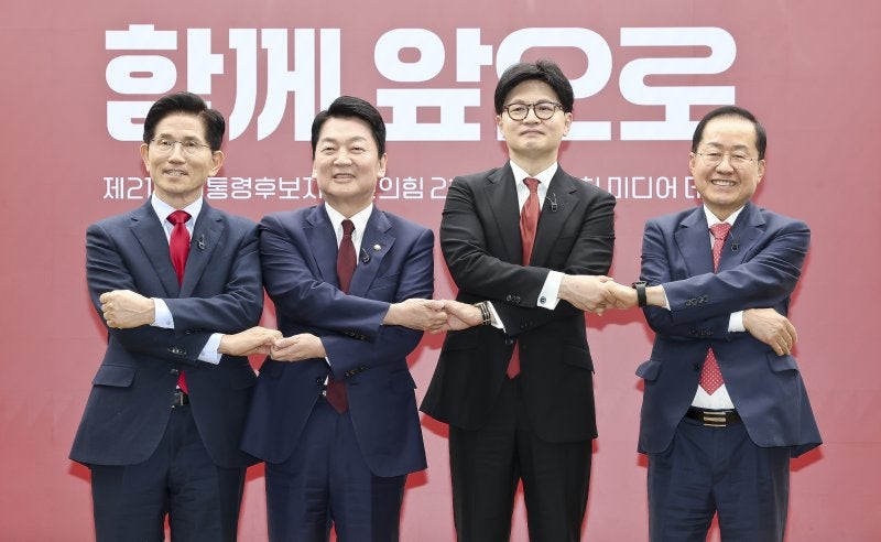 <b>안철수</b> “<b>김문수</b>·<b>한동훈</b>, 전당대회 <b>출마</b>하라”