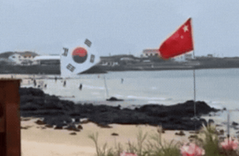 "제주가 중국 섬인 줄"…우도 해변에 펄럭이는 中 <b>오성홍기</b> [영상]