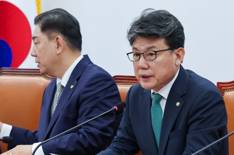 <b>진성준</b> "<b>소비쿠폰</b> 과세 대상 아냐…신용카드 소득공제 확대 검토"
