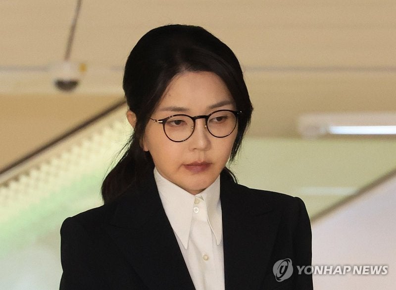 "증거인멸 우려" 김건희 구속영장 청구, 헌정 첫 대통령 부부 구속되나