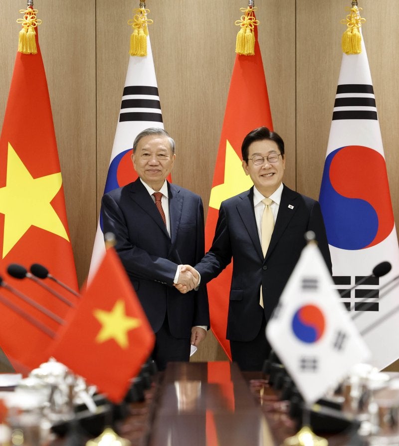 <b>베트남</b>과 원전 등 협력…"교역 1500억弗로 확대" [李대통령-또럼 당서기...