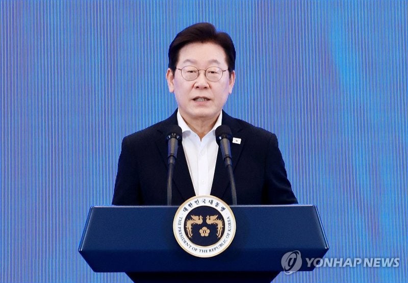 李<b>대통령</b> "국가 위한 희생에 예우도 높게 지원은 두텁게"