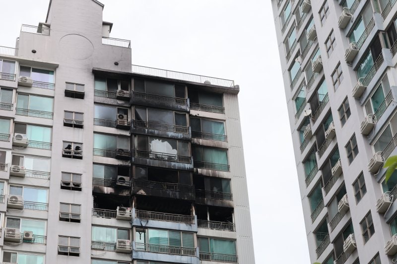 서울 마포구 <b>창전동 아파트</b> 화재…2명 사망·13명 부상