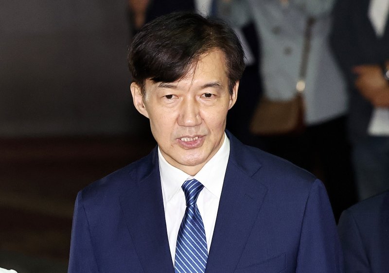 이재명 정부 첫 특별사면·복권 대상에 오른 조국 전 조국혁신당 대표가 지난 15일 구로구 서울남부구치소를 나서며 소회를 밝히고 있다. 뉴스1