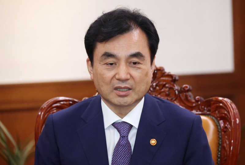 軍 비상<b>계엄</b> 관련 '신상필벌' 방침 "당시 각 부대 임무·역할 <b>확인</b>"