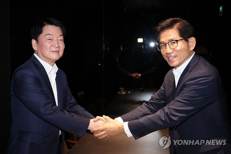 <b>김문수</b>, '<b>안철수</b> 표' 끌어안기 승부수...경선 <b>결선</b> 앞두고 오찬 회동